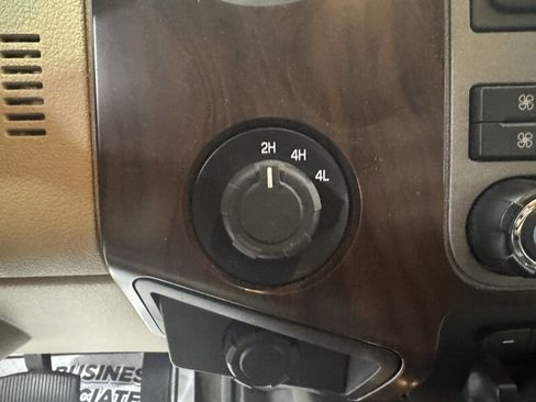 Used 2012 Ford F350 Lariat w/ Lariat Interior Pkg image 11