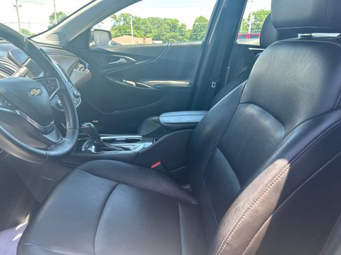 Used 2016 Chevrolet Malibu LT w/ Leather Package FWD image 2
