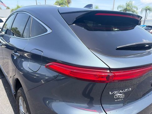 Used 2021 Toyota Venza Limited AWD/4WD image 16