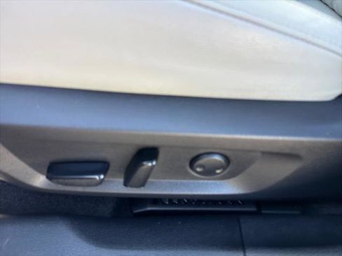 Used 2023 Mitsubishi Outlander SEL AWD/4WD image 17