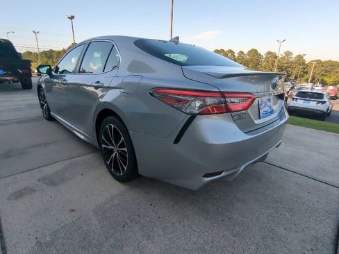 Used 2019 Toyota Camry SE FWD image 5