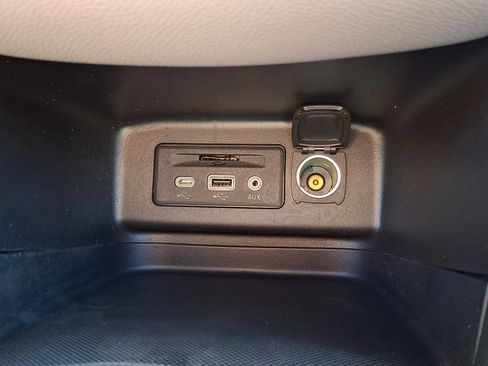 Used 2023 Chevrolet Equinox LT image 23