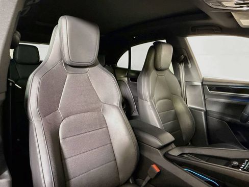 Certified 2025 Porsche Macan 4S Electric AWD/4WD image 18