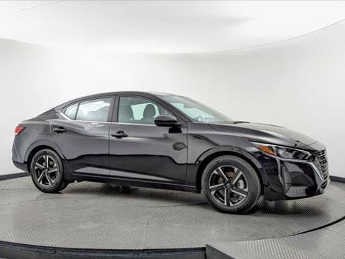 Used 2025 Nissan Sentra SV image 9