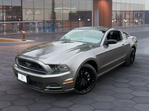 Used 2013 Ford Mustang Coupe image 2
