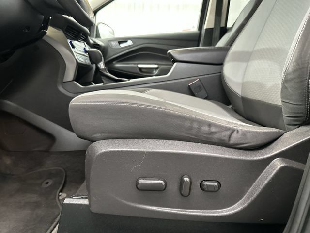 Used 2017 Ford Escape SE w/ SE Cold Weather Package AWD/4WD image 17