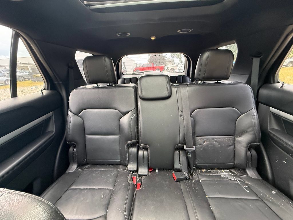 Used 2017 Ford Explorer XLT w/ Equipment Group 202A AWD/4WD image 19