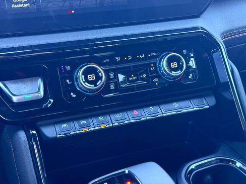 Used 2025 GMC Sierra 1500 AT4 w/ AT4 Premium Package image 32