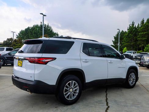 Used 2022 Chevrolet Traverse LT FWD image 7