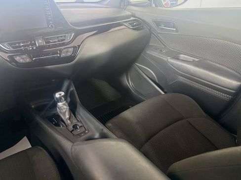 Used 2019 Toyota C-HR LE FWD image 22