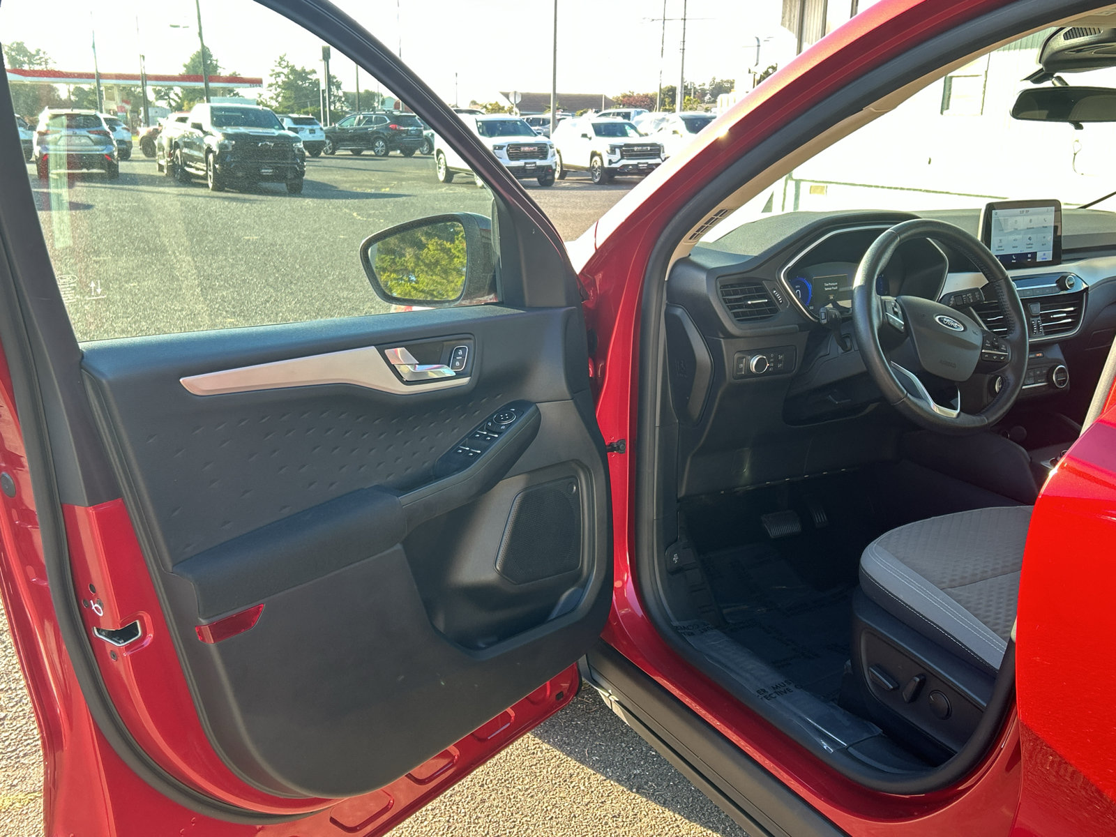Used 2020 Ford Escape SE Sport FWD image 11