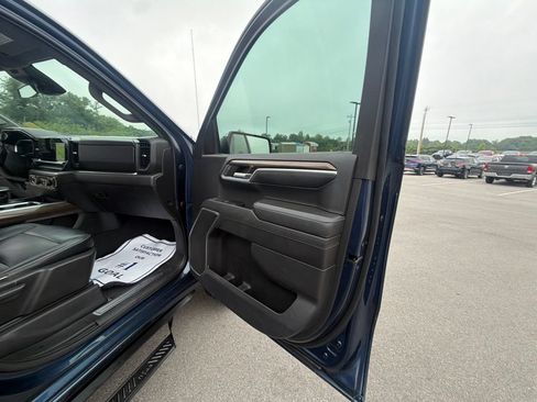 Used 2022 Chevrolet Silverado 1500 LT w/ Z71 Off-Road Package AWD/4WD image 31