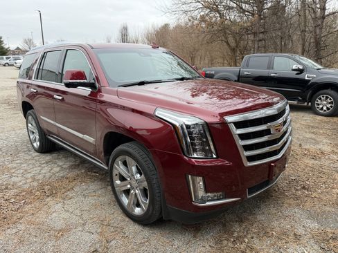 Used 2019 Cadillac Escalade Premium Luxury image 4
