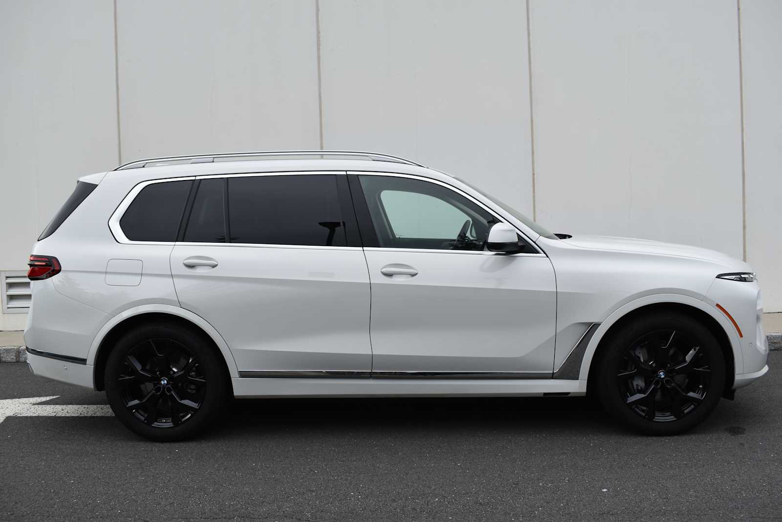 Used 2026 BMW X7 xDrive40i w/ Premium Package AWD/4WD image 4
