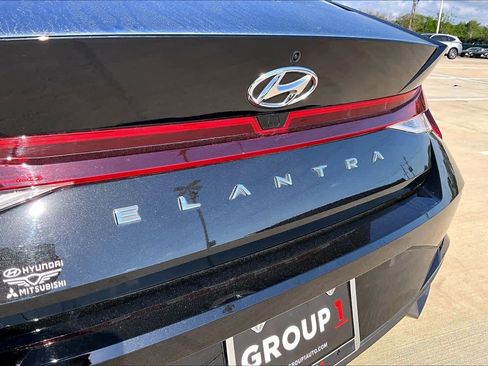 Used 2023 Hyundai Elantra SEL w/ Preferred Accessory Package image 29