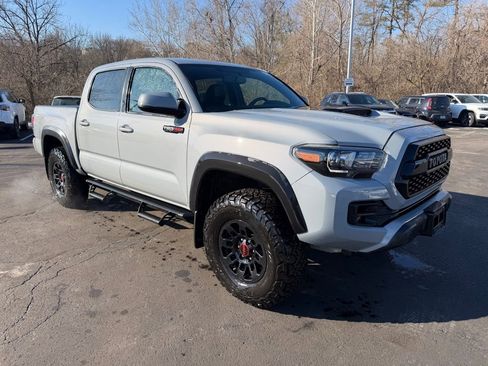 Used 2017 Toyota Tacoma TRD Pro image 3