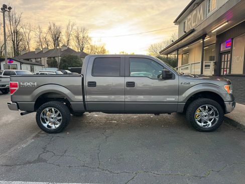 Used 2011 Ford F150 XLT w/ Off-Road Pkg image 8