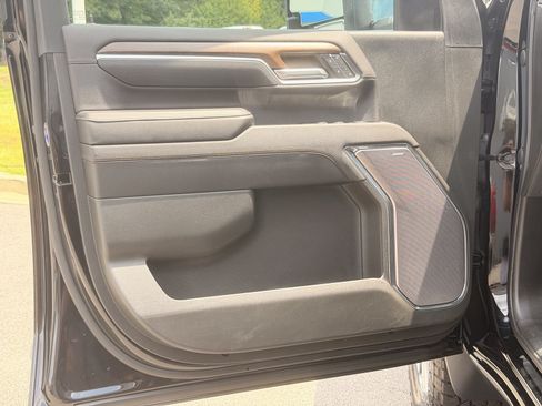 Used 2024 Chevrolet Silverado 2500 High Country w/ High Country Premium Package AWD/4WD image 16