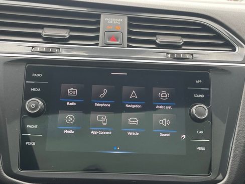 Used 2022 Volkswagen Tiguan SE R-Line image 37