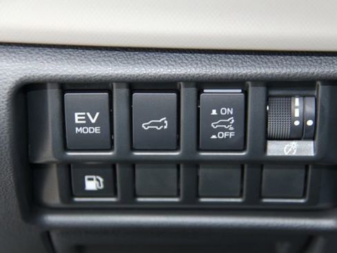 Used 2025 Subaru Forester Premium AWD/4WD image 31