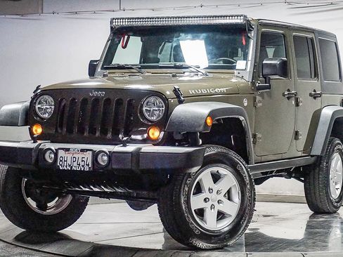 Used 2016 Jeep Wrangler Unlimited Rubicon w/ Connectivity Group image 1