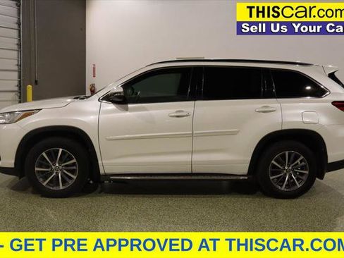 Used 2017 Toyota Highlander XLE image 4