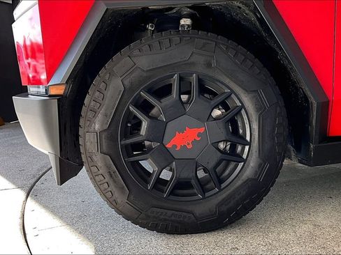 Used 2024 Tesla Cybertruck AWD Crew Cab image 9