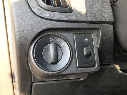 Used 2010 Ford Focus SE FWD image 7