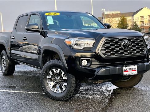 Used 2020 Toyota Tacoma TRD Off-Road w/ Technology Package image 2