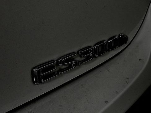 Used 2024 Lexus ES 300h w/ Premium Package image 34