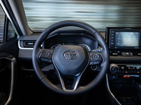 Used 2022 Toyota RAV4 XLE Premium FWD image 26