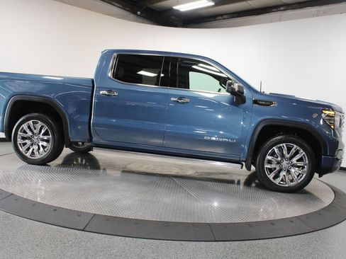 Used 2025 GMC Sierra 1500 Denali w/ Denali Reserve Package AWD/4WD image 11