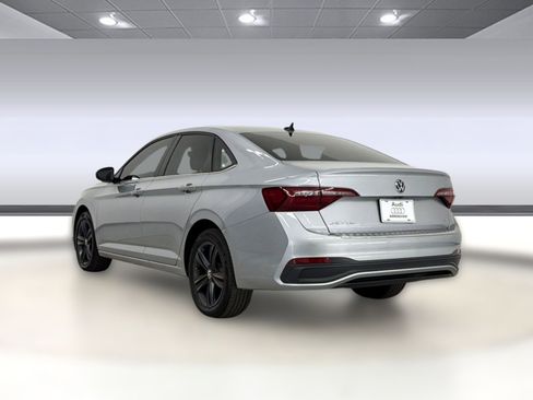Used 2024 Volkswagen Jetta SE w/ Panoramic Sunroof Package FWD image 3