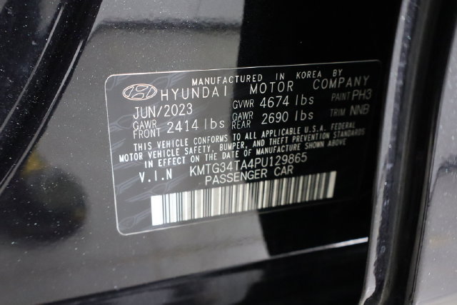 Used 2023 Genesis G70 2.0T RWD image 32