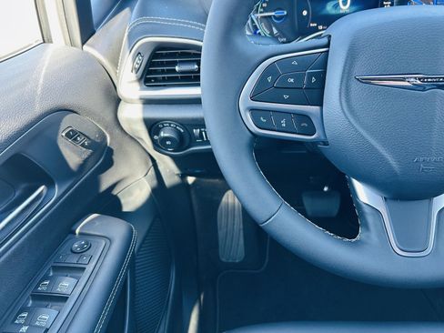 New 2026 Chrysler Pacifica Select w/ Quick Order Package 2EV image 19