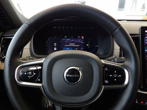 Certified 2025 Volvo XC90 T8 Plus image 18