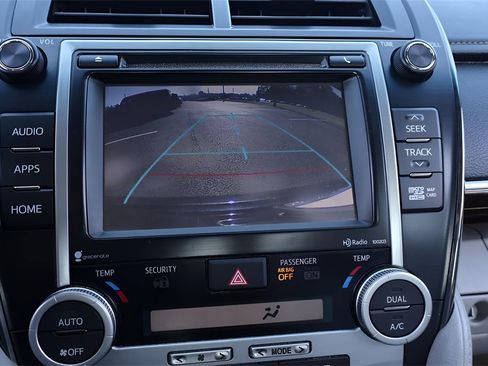 Used 2014 Toyota Camry XLE image 19