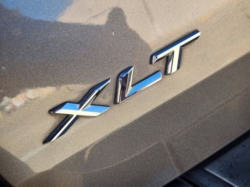 Used 2021 Ford Explorer XLT image 11