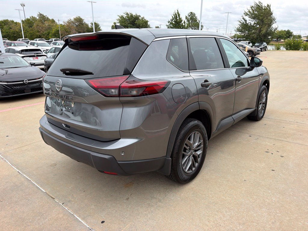 Used 2024 Nissan Rogue S FWD image 5