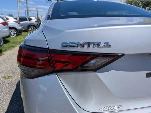 Used 2020 Nissan Sentra SV FWD image 11