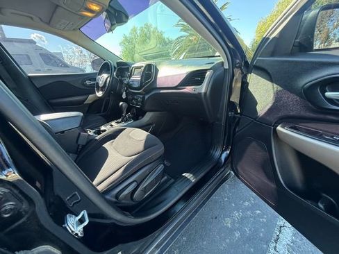 Used 2017 Jeep Cherokee Latitude image 11