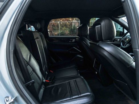 Used 2020 Porsche Cayenne AWD/4WD image 35