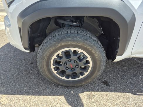 Certified 2024 Toyota Tacoma TRD Off-Road image 23