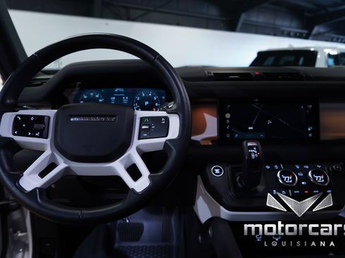 Used 2022 Land Rover Defender 110 S image 32