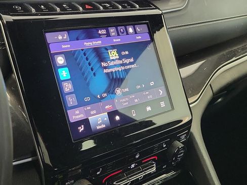 Used 2023 Jeep Grand Cherokee Altitude image 16