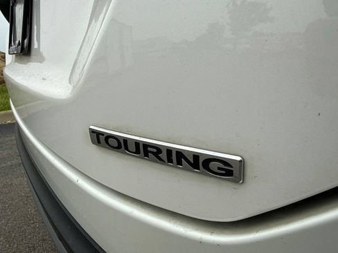 Used 2025 Honda Pilot Touring image 4