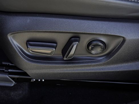 Certified 2025 Toyota Crown Signia image 17