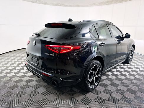 Used 2022 Alfa Romeo Stelvio Veloce AWD/4WD image 3