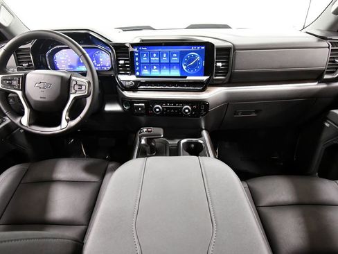 Used 2026 Chevrolet Silverado 1500 LT Trail Boss w/ LT Trail Boss Premium Package AWD/4WD image 3