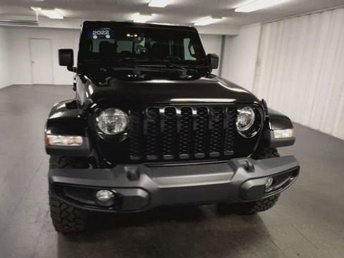 Used 2022 Jeep Gladiator Sport image 3